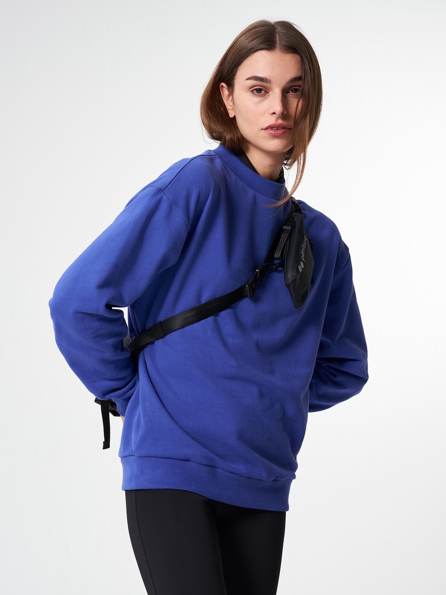 pinqponq-Aksel-Pure-Black-model-front
